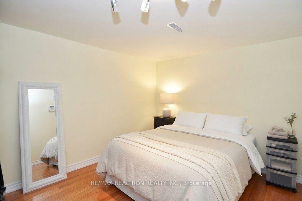 Photo 12 of 72 Hounslow Avenue, North York, Willowdale West — HOMEH