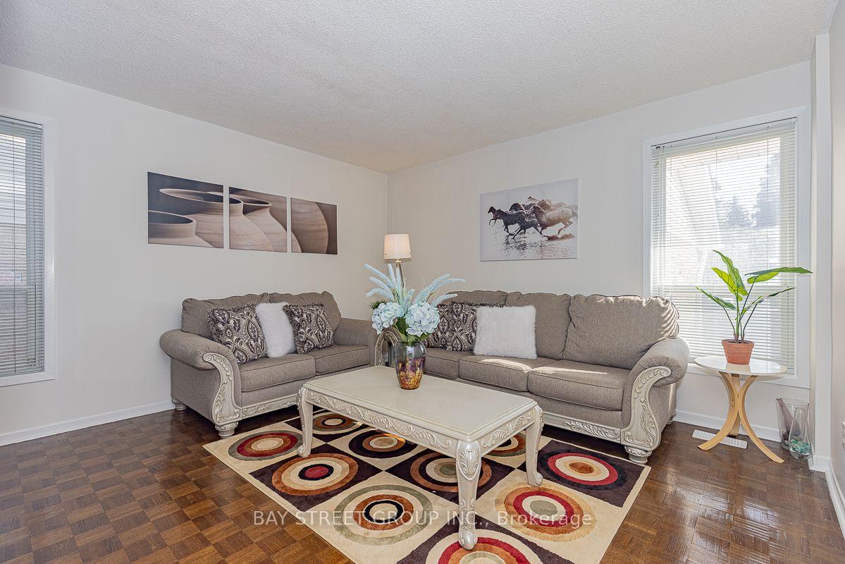 Photo 2 of 36 Lilac Avenue, Markham, Aileen-Willowbrook — HOMEH