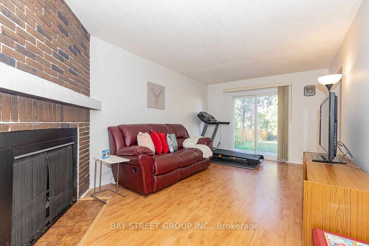 Photo 3 of 36 Lilac Avenue, Markham, Aileen-Willowbrook — HOMEH