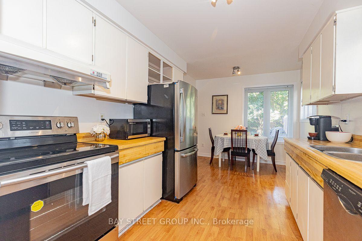 Photo 4 of 36 Lilac Avenue, Markham, Aileen-Willowbrook — HOMEH