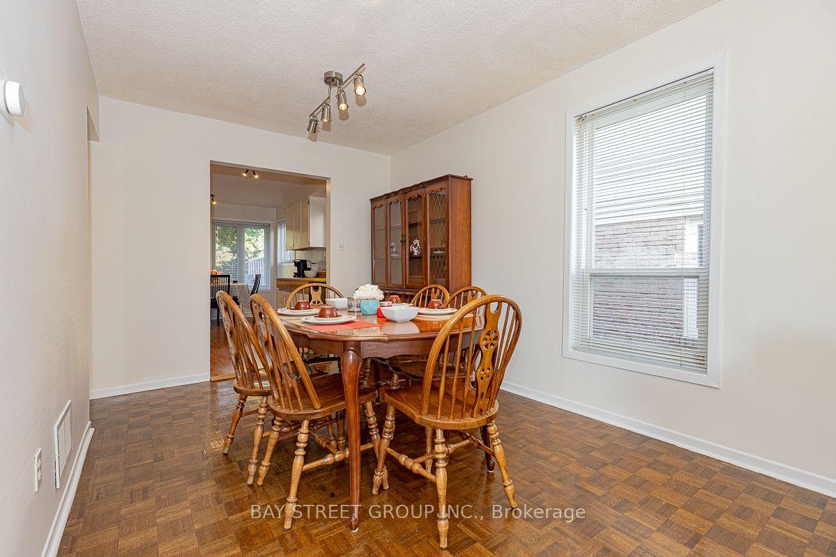 Photo 5 of 36 Lilac Avenue, Markham, Aileen-Willowbrook — HOMEH