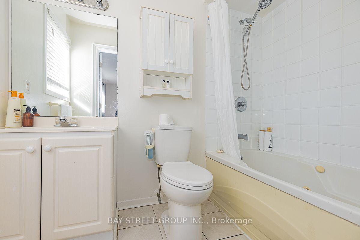 Photo 8 of 36 Lilac Avenue, Markham, Aileen-Willowbrook — HOMEH