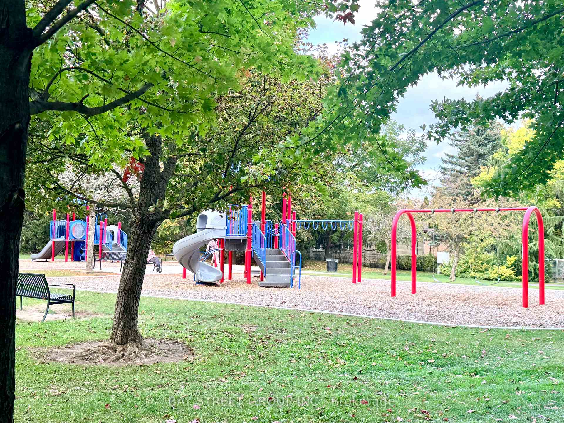 Photo 13 of 36 Lilac Avenue, Markham, Aileen-Willowbrook — HOMEH