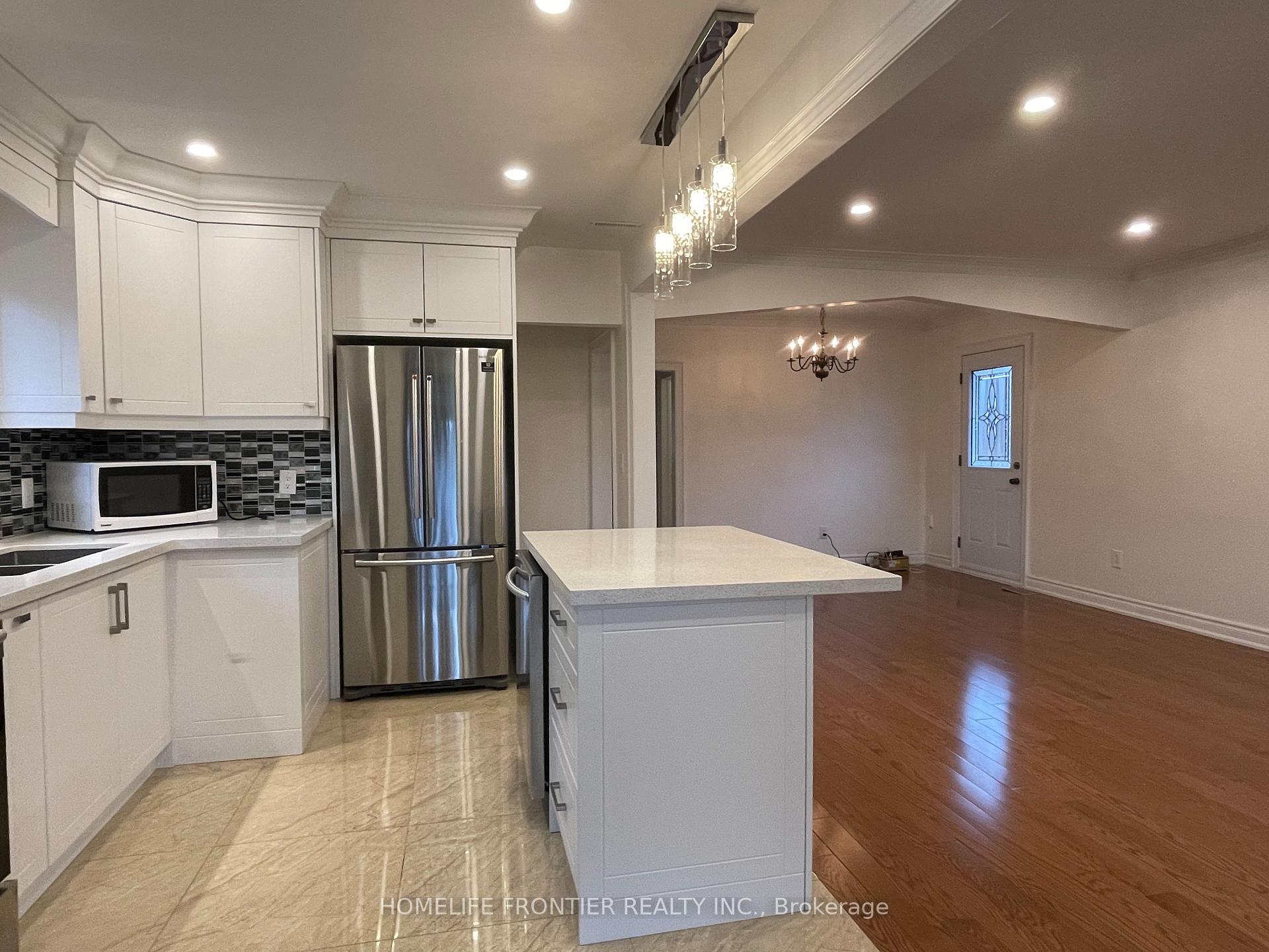 Photo 2 of Unit Upper, 10 Edge Park Avenue, Scarborough, Clairlea-Birchmount — HOMEH