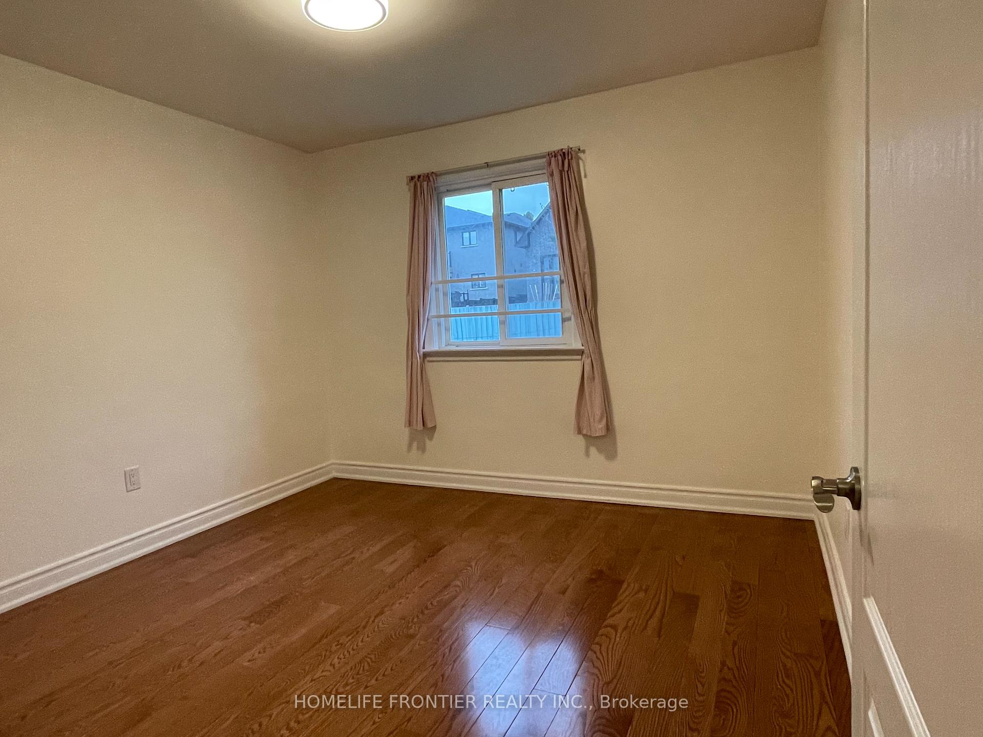 Photo 6 of Unit Upper, 10 Edge Park Avenue, Scarborough, Clairlea-Birchmount — HOMEH