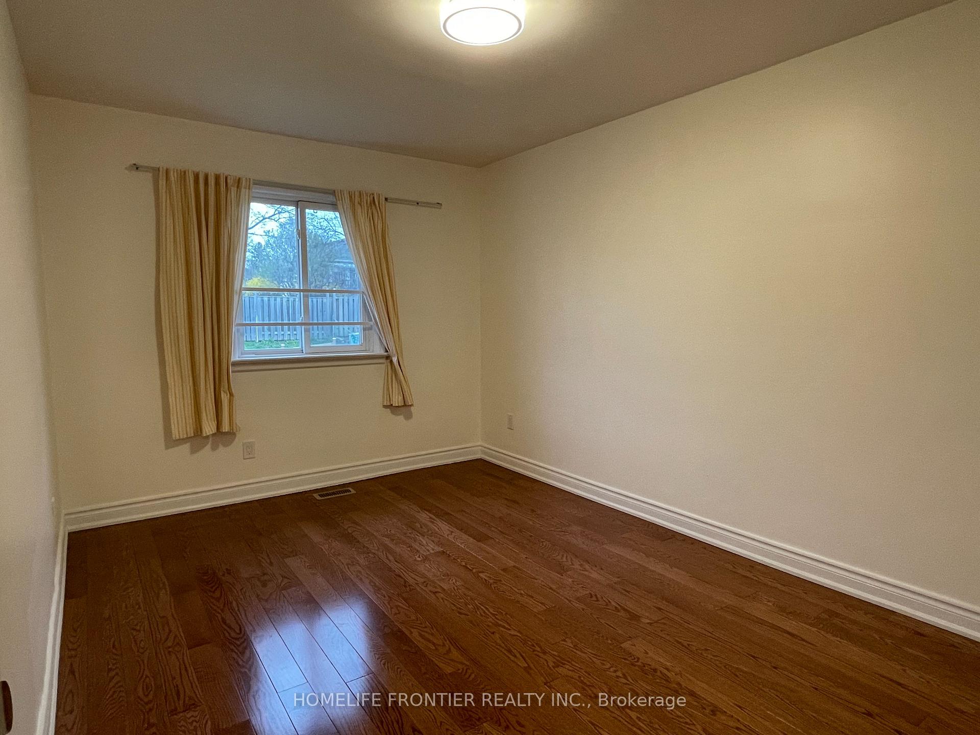 Photo 8 of Unit Upper, 10 Edge Park Avenue, Scarborough, Clairlea-Birchmount — HOMEH