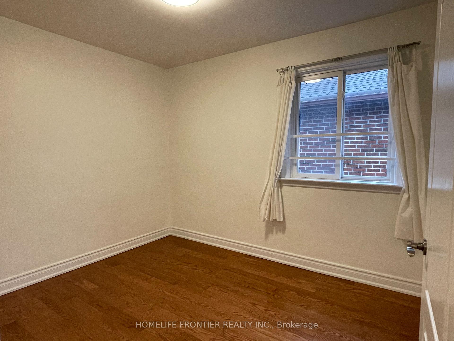 Photo 10 of Unit Upper, 10 Edge Park Avenue, Scarborough, Clairlea-Birchmount — HOMEH