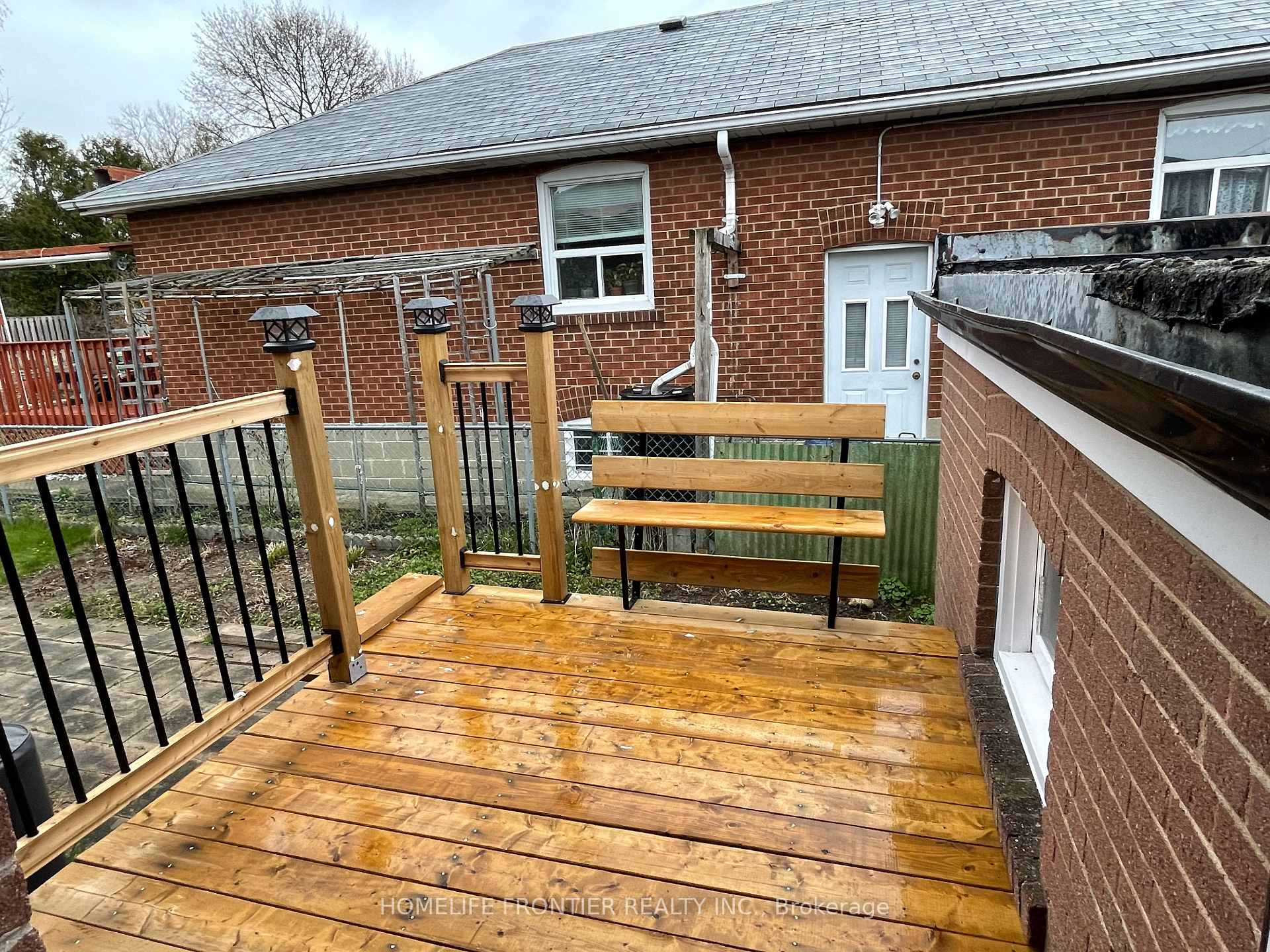 Photo 12 of Unit Upper, 10 Edge Park Avenue, Scarborough, Clairlea-Birchmount — HOMEH