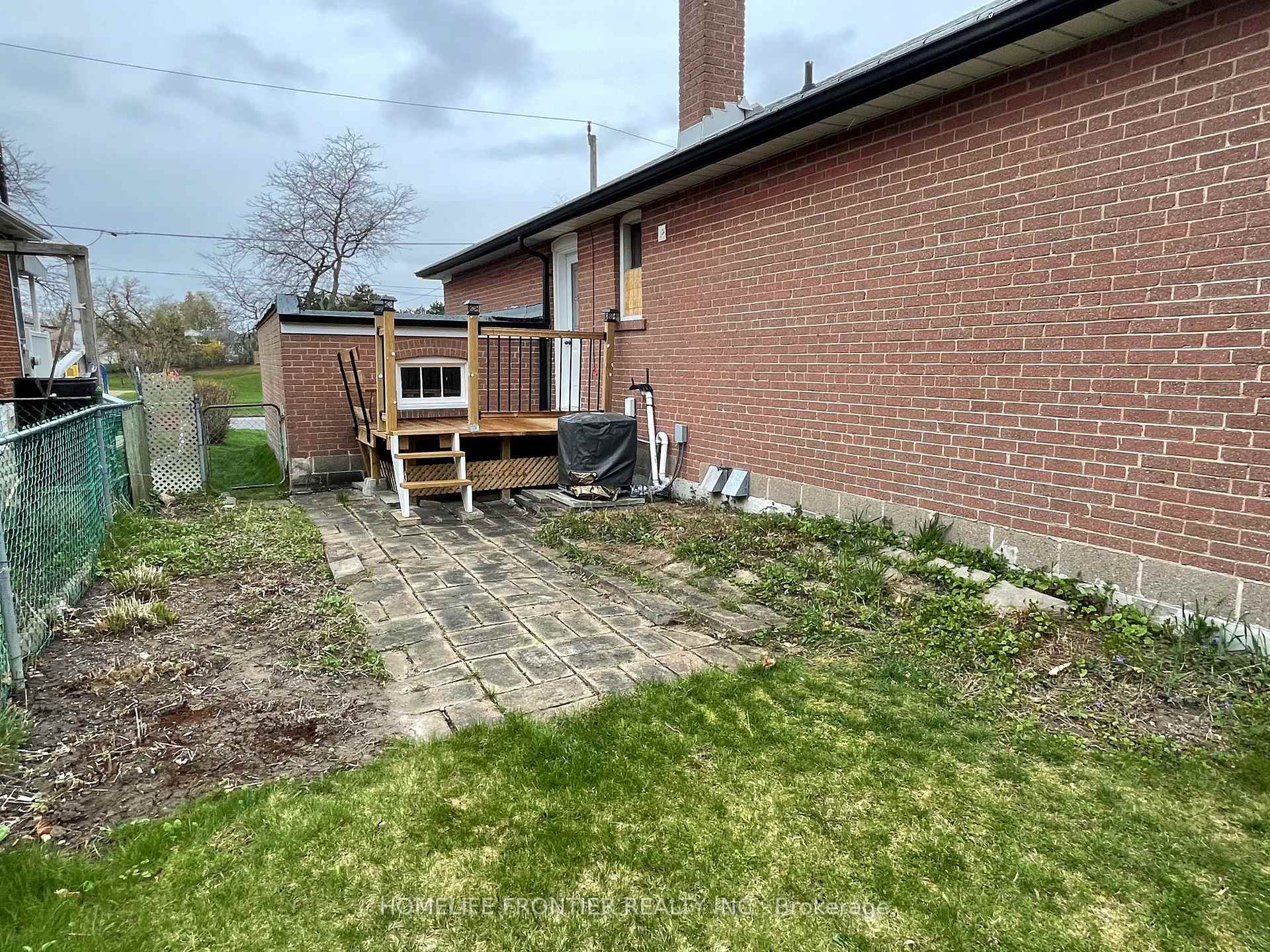 Photo 15 of Unit Upper, 10 Edge Park Avenue, Scarborough, Clairlea-Birchmount — HOMEH