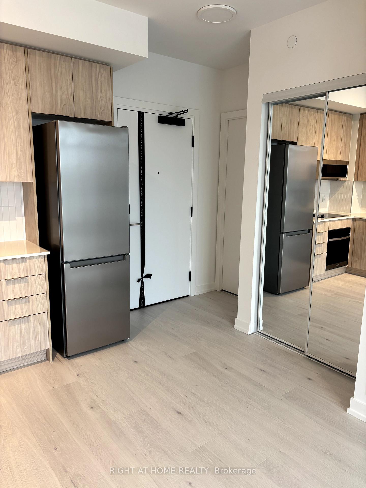Photo 3 of Unit 318, 2501 Saw Whet Boulevard, Oakville, Glen Abbey — HOMEH