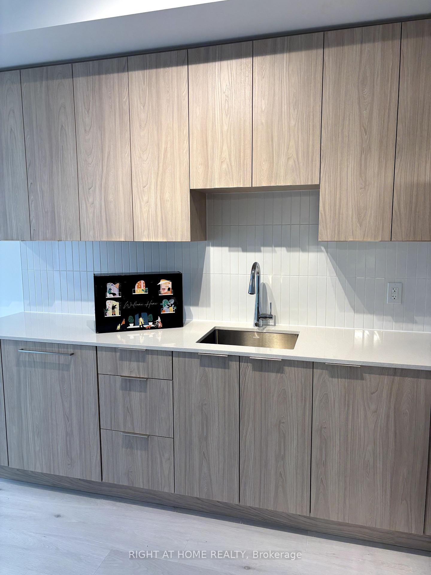Photo 4 of Unit 318, 2501 Saw Whet Boulevard, Oakville, Glen Abbey — HOMEH