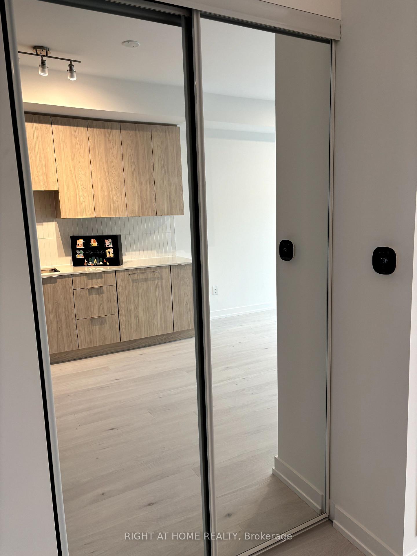 Photo 5 of Unit 318, 2501 Saw Whet Boulevard, Oakville, Glen Abbey — HOMEH