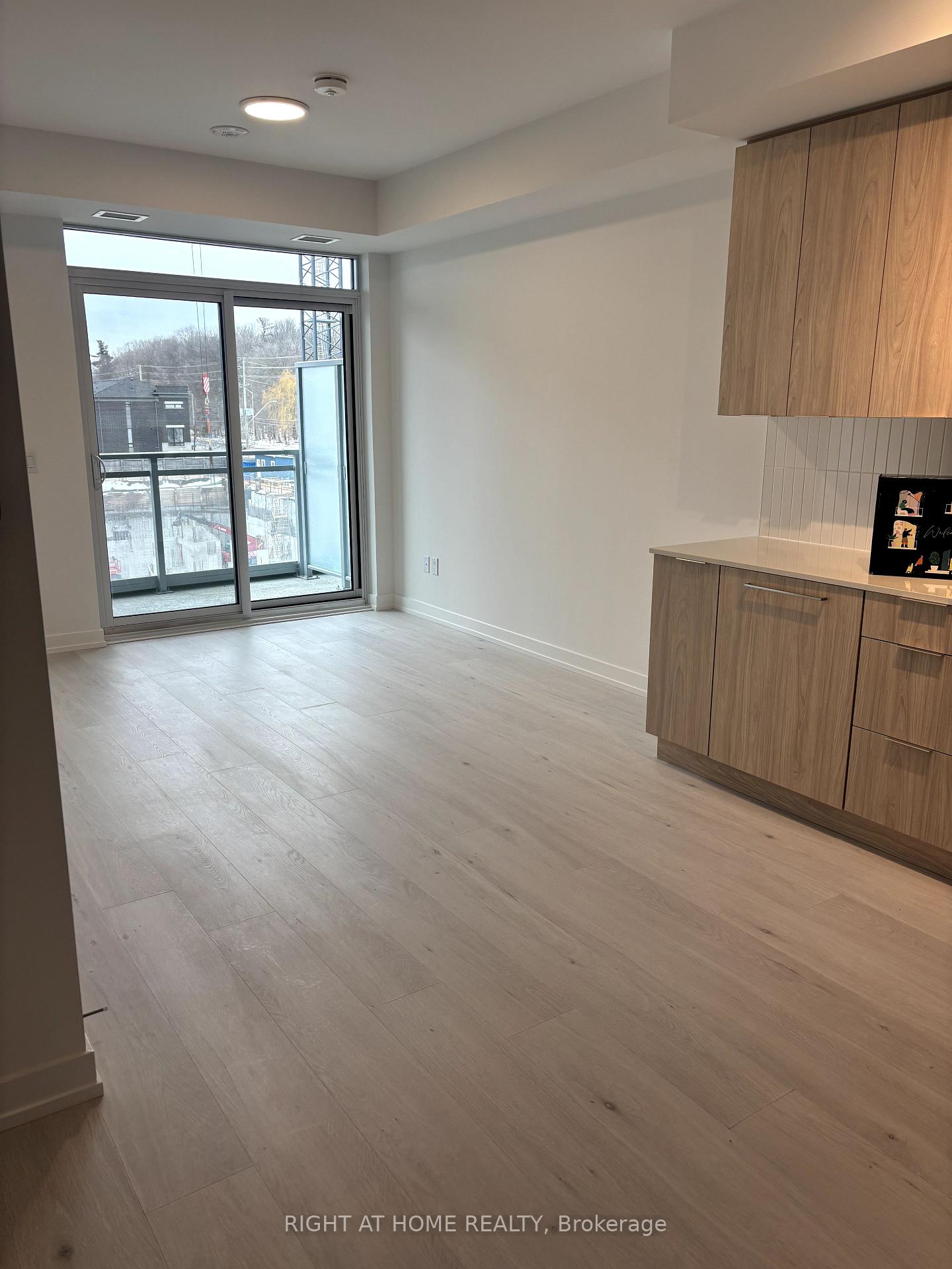 Photo 6 of Unit 318, 2501 Saw Whet Boulevard, Oakville, Glen Abbey — HOMEH