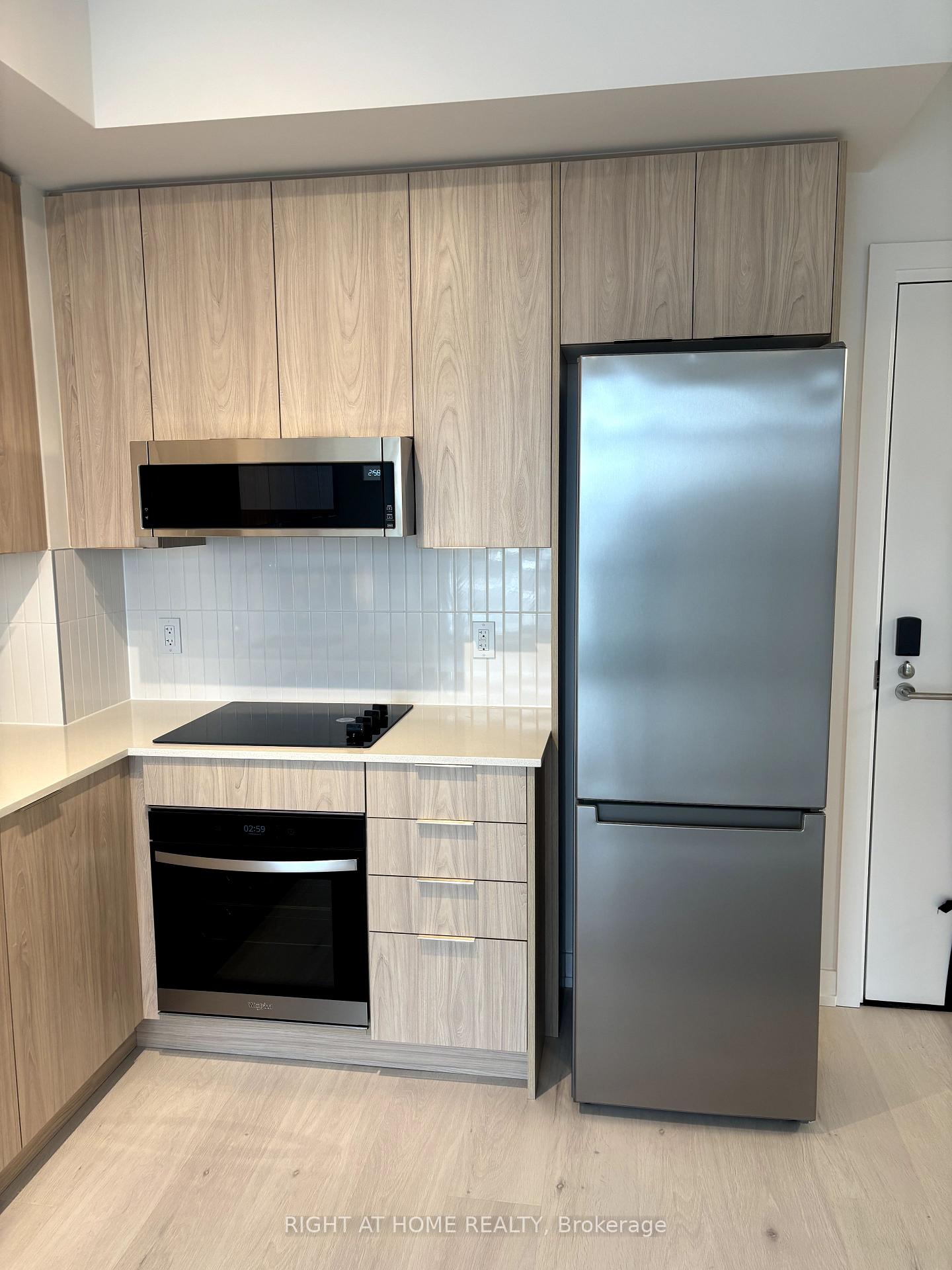 Photo 7 of Unit 318, 2501 Saw Whet Boulevard, Oakville, Glen Abbey — HOMEH