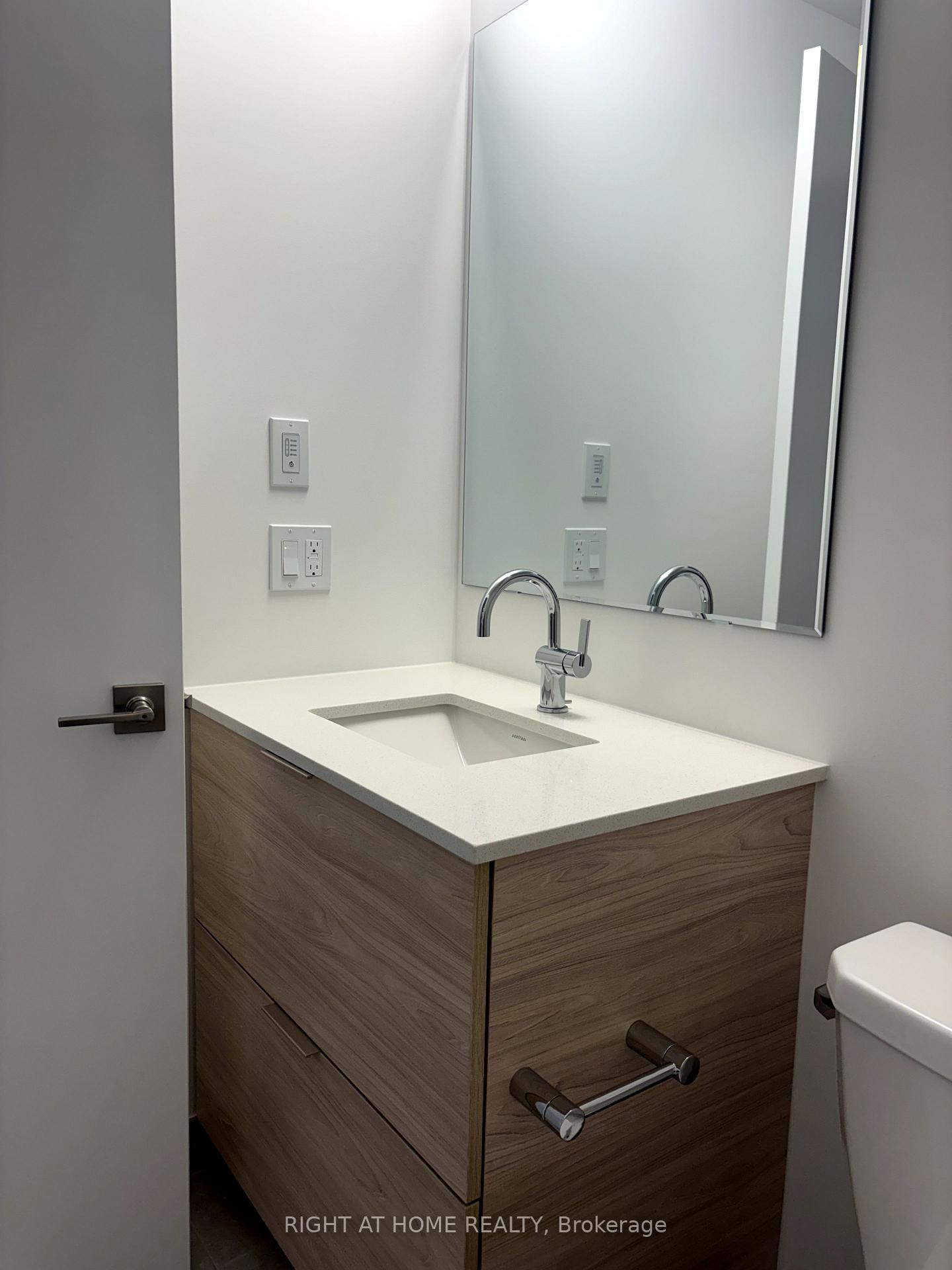 Photo 8 of Unit 318, 2501 Saw Whet Boulevard, Oakville, Glen Abbey — HOMEH