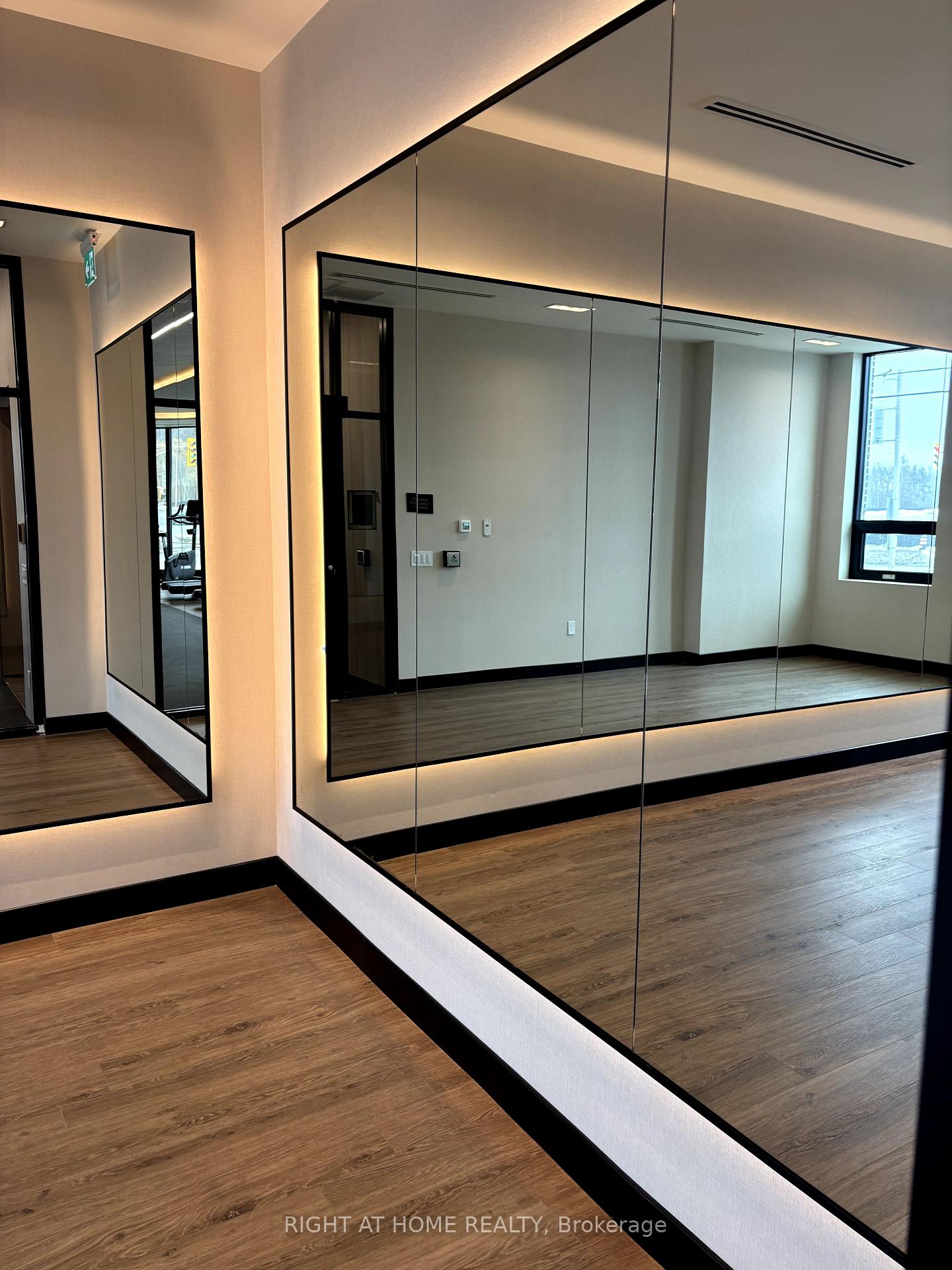 Photo 15 of Unit 318, 2501 Saw Whet Boulevard, Oakville, Glen Abbey — HOMEH