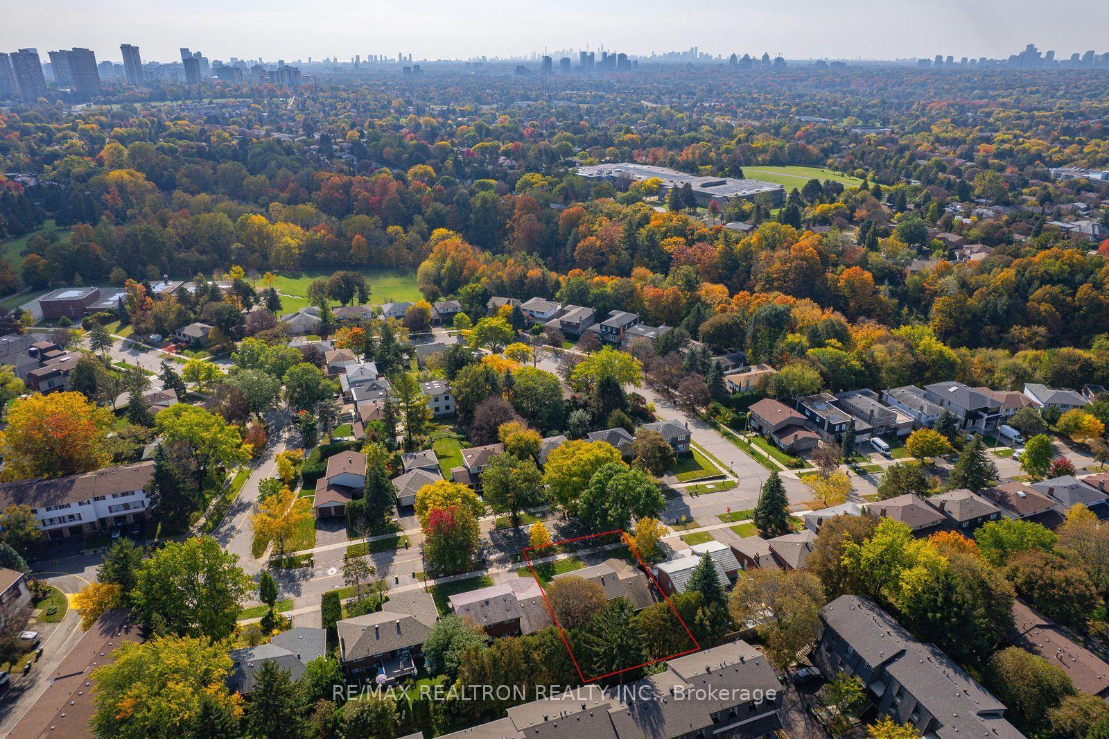 Photo 3 of 74 Aspenwood Drive, North York, Hillcrest Village — HOMEH