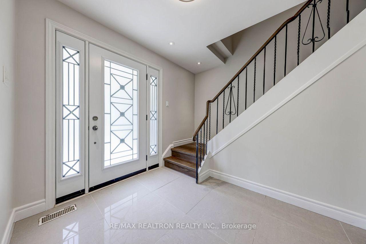 Photo 4 of 74 Aspenwood Drive, North York, Hillcrest Village — HOMEH