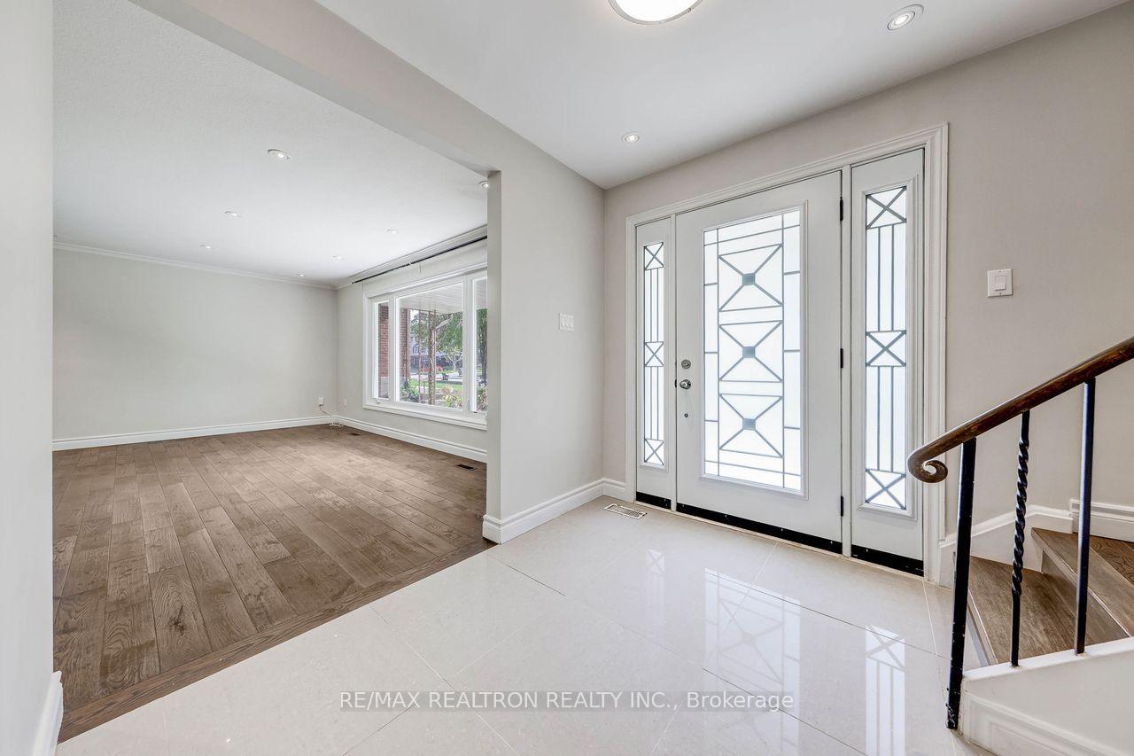 Photo 5 of 74 Aspenwood Drive, North York, Hillcrest Village — HOMEH