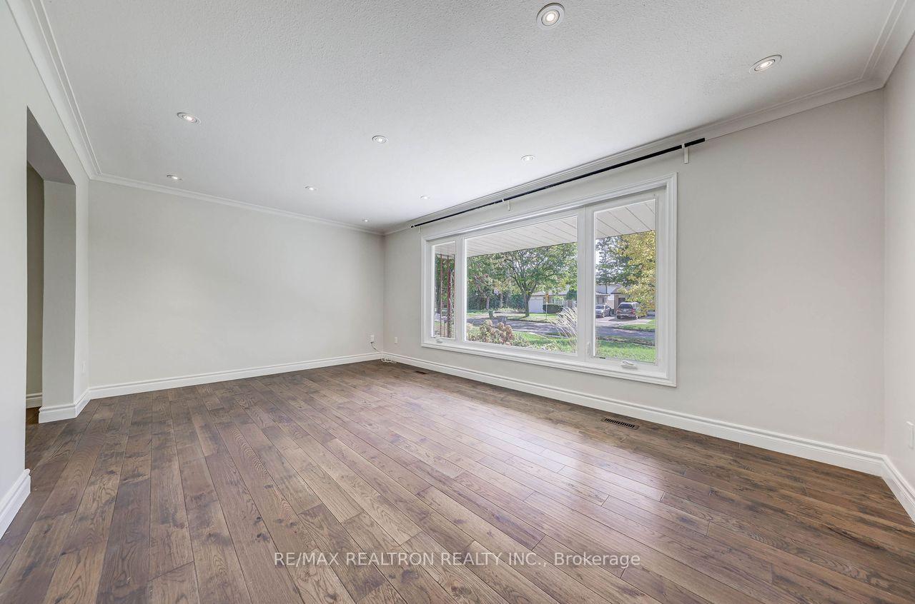 Photo 10 of 74 Aspenwood Drive, North York, Hillcrest Village — HOMEH