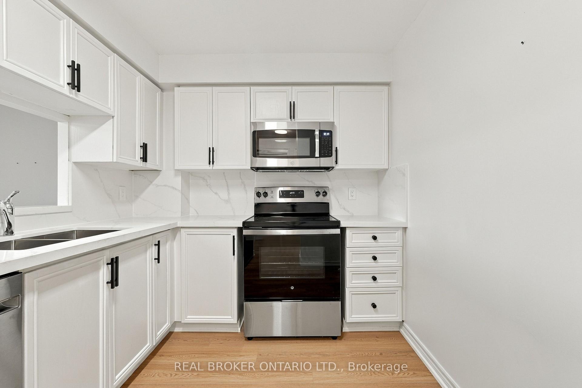 Photo 7 of Unit 205, 1700 Eglinton Avenue E, North York, Victoria Village — HOMEH