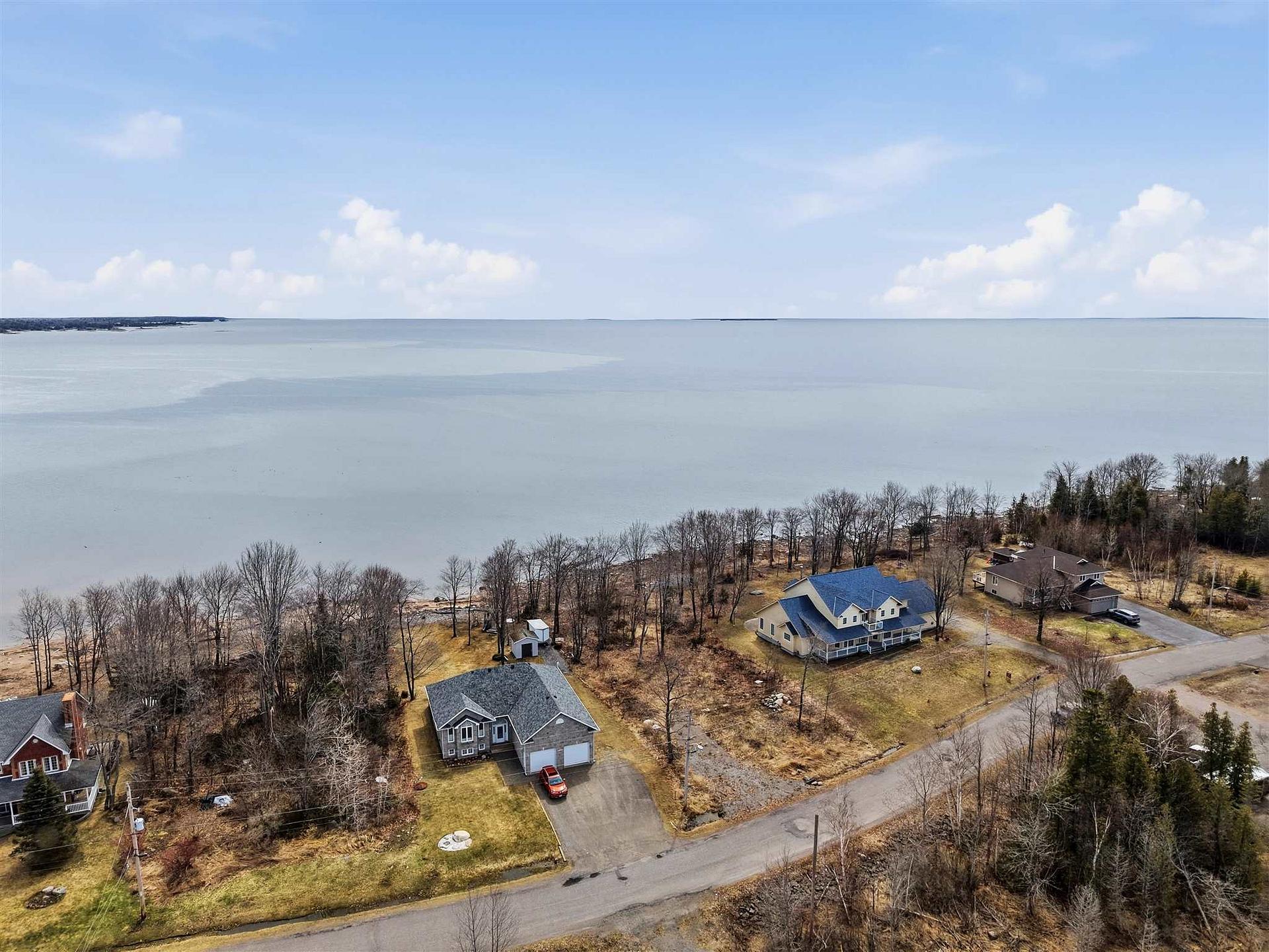Photo 2 of 19 Lighthouse Point Drive, Thessalon — HOMEH
