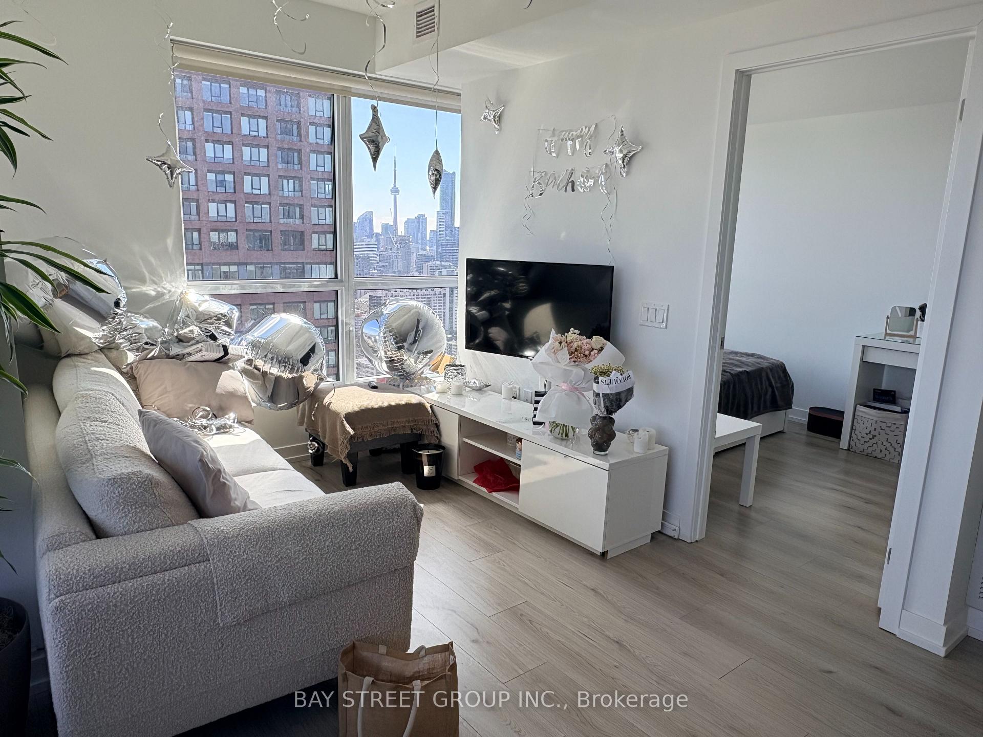 Photo of Unit 4010, 395 Bloor Street E
