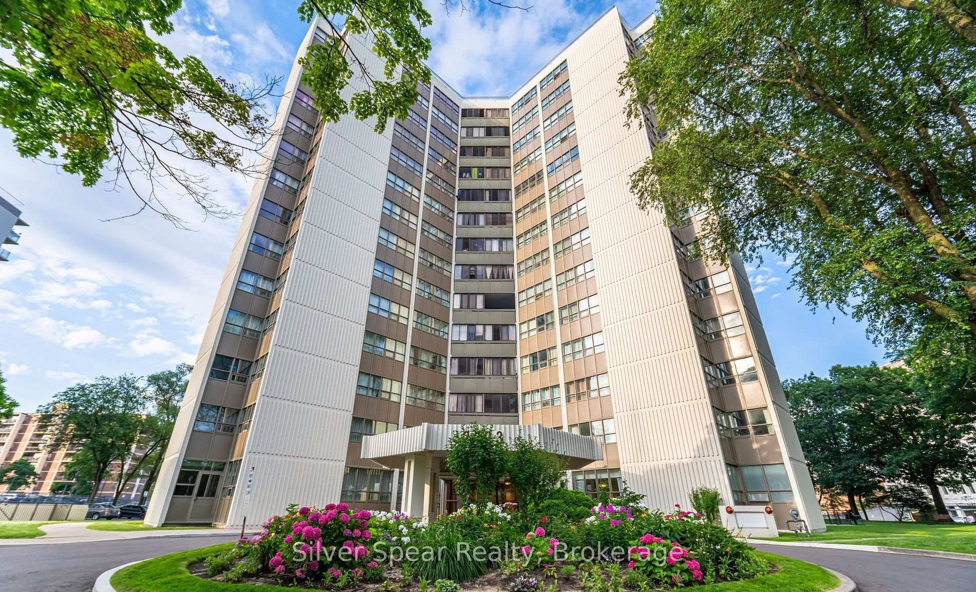 Photo of Unit 901, 2323 Confederation Parkway