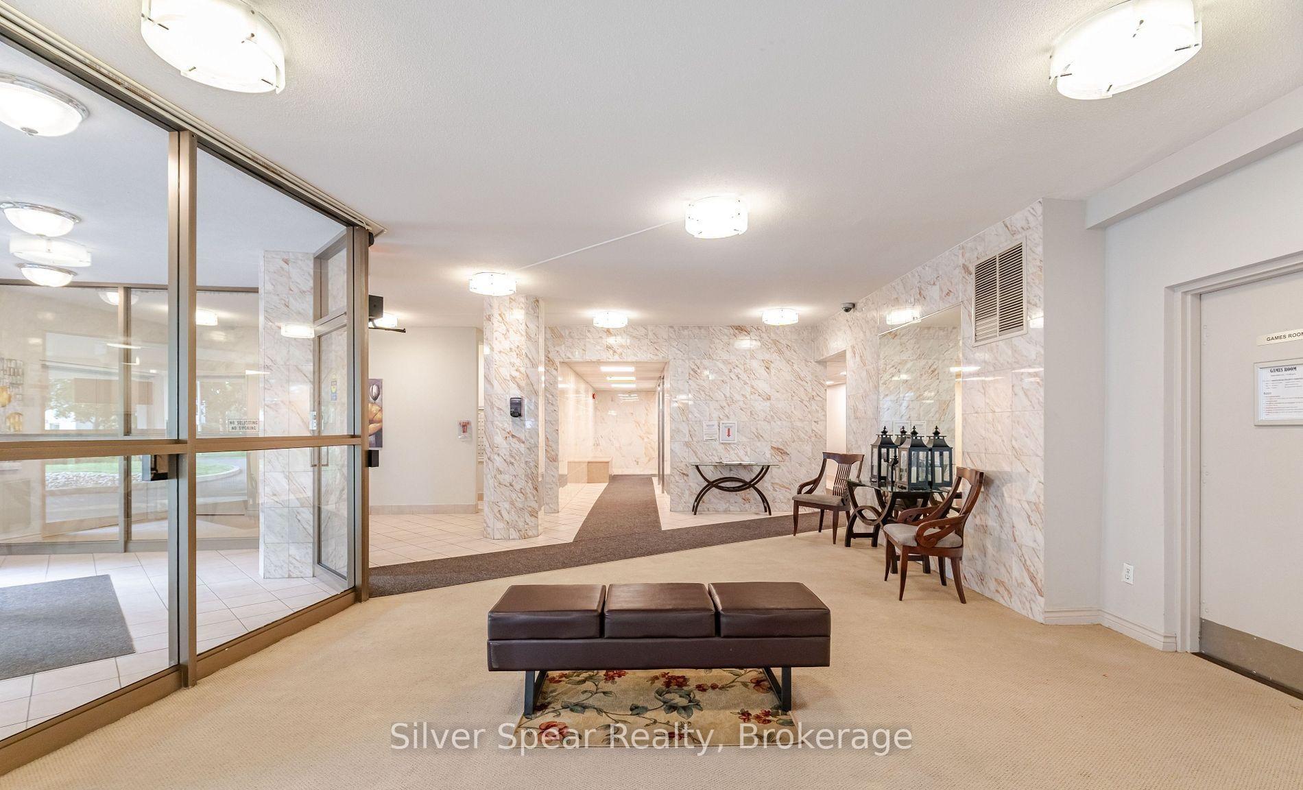 Photo 3 of Unit 901, 2323 Confederation Parkway, Mississauga, Cooksville — HOMEH