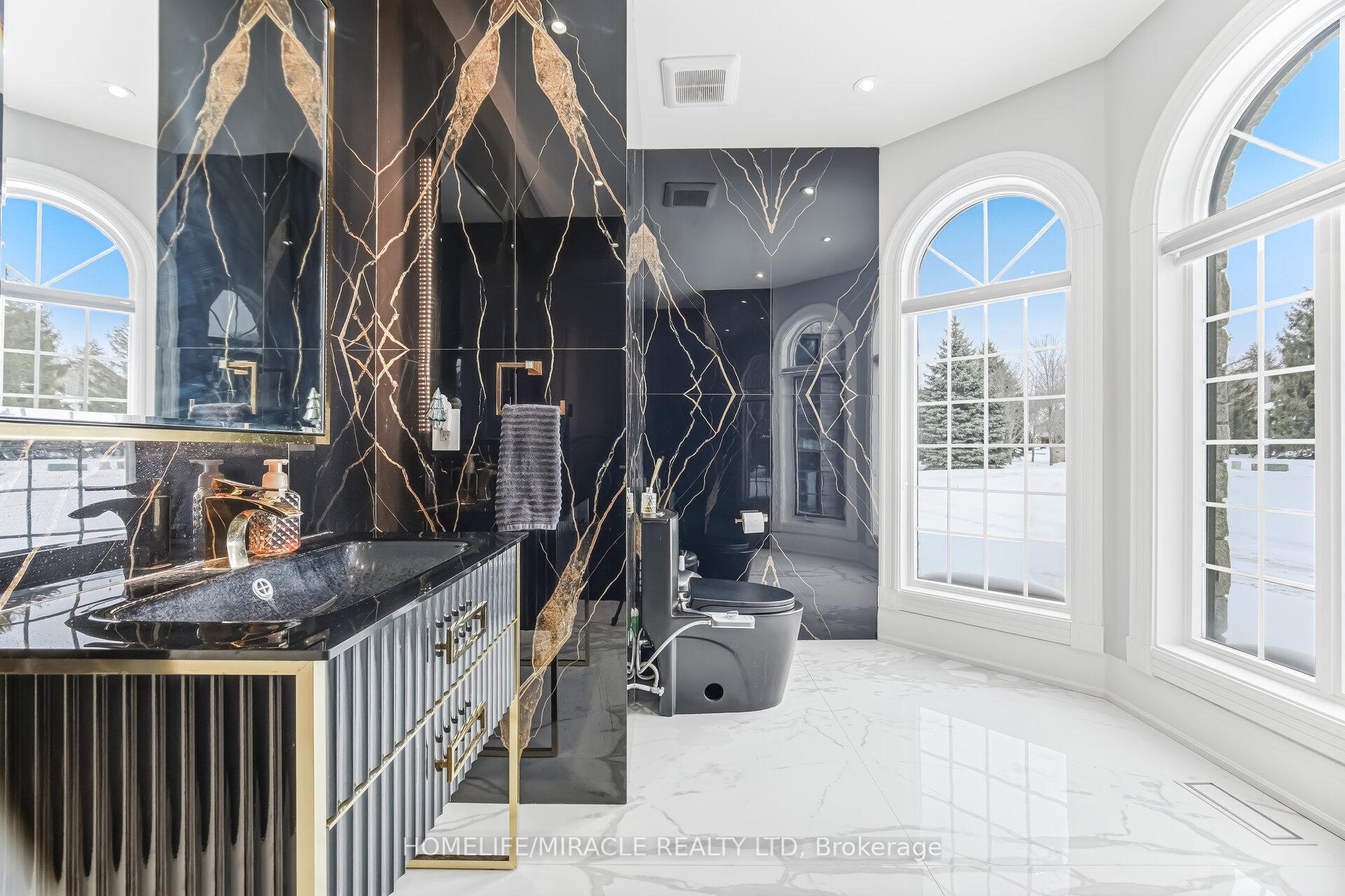 Photo 26 of 56 Orico Court, Vaughan, Kleinburg — HOMEH