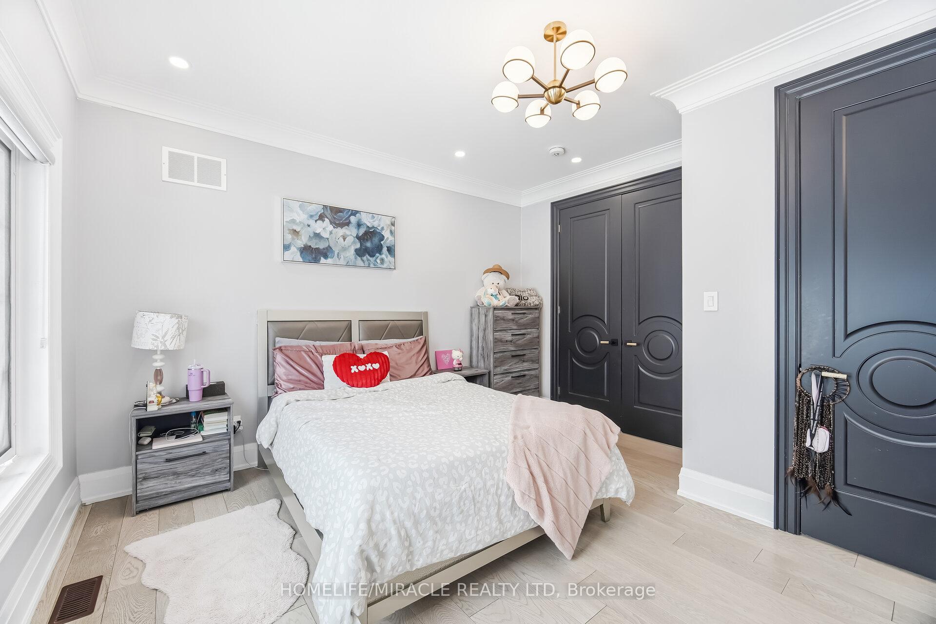 Photo 35 of 56 Orico Court, Vaughan, Kleinburg — HOMEH