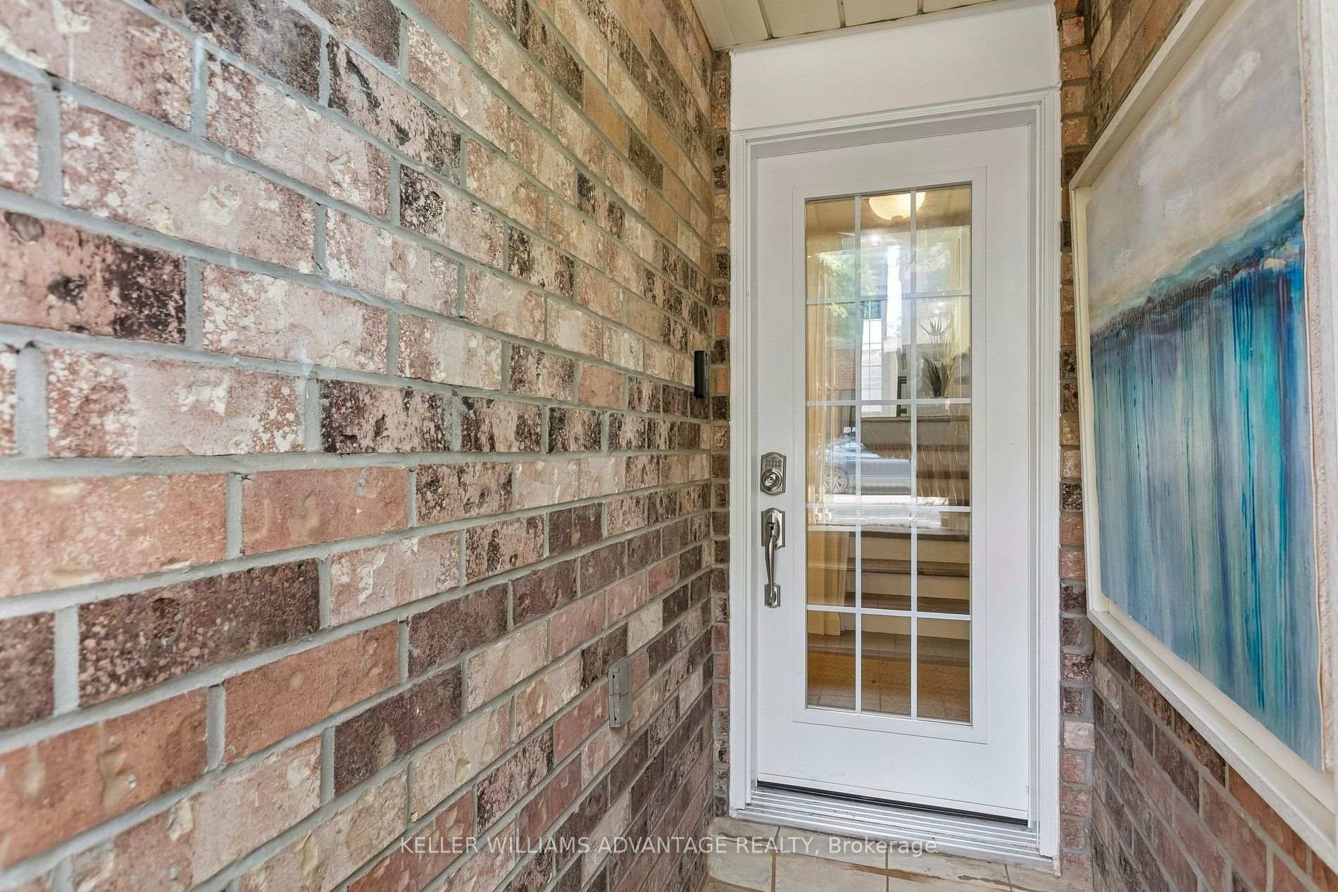 Photo 5 of 33 Sandstone Lane, Toronto, Greenwood-Coxwell — HOMEH