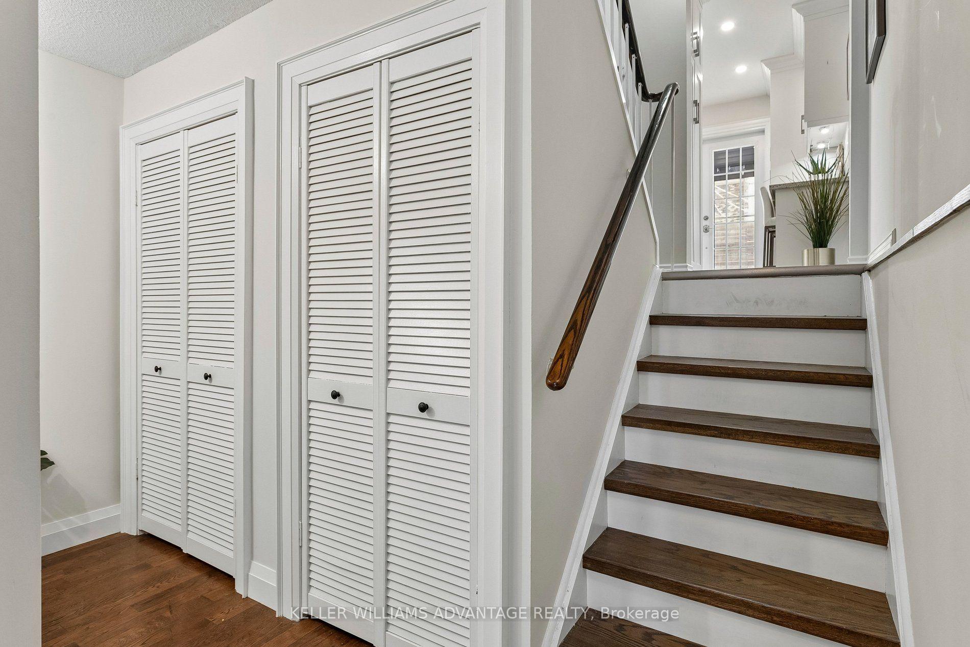 Photo 7 of 33 Sandstone Lane, Toronto, Greenwood-Coxwell — HOMEH