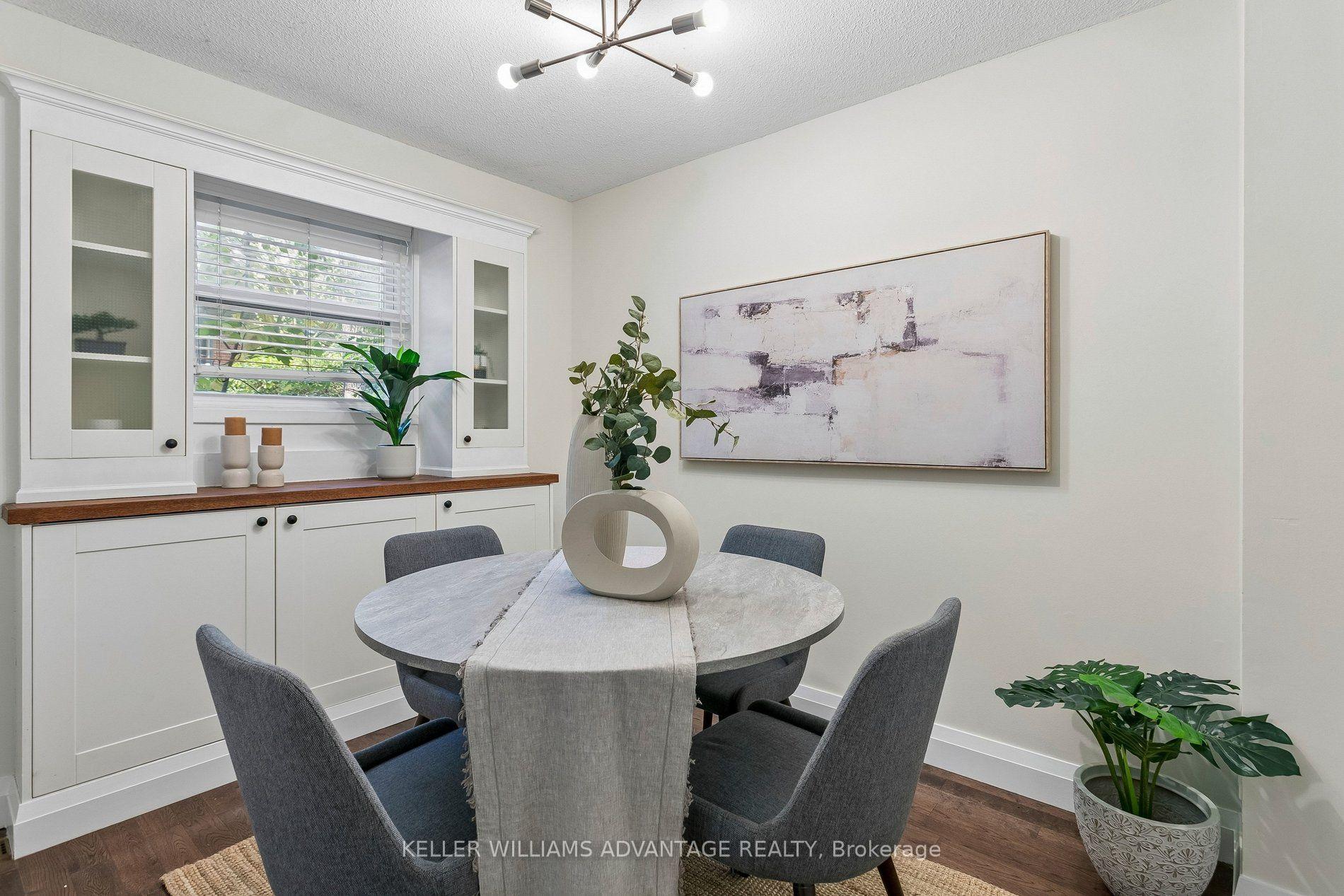 Photo 9 of 33 Sandstone Lane, Toronto, Greenwood-Coxwell — HOMEH