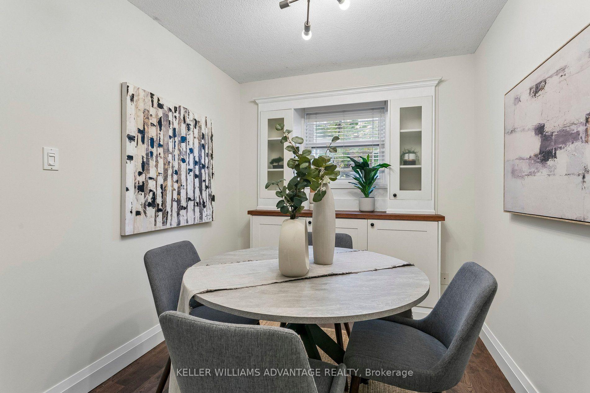 Photo 10 of 33 Sandstone Lane, Toronto, Greenwood-Coxwell — HOMEH