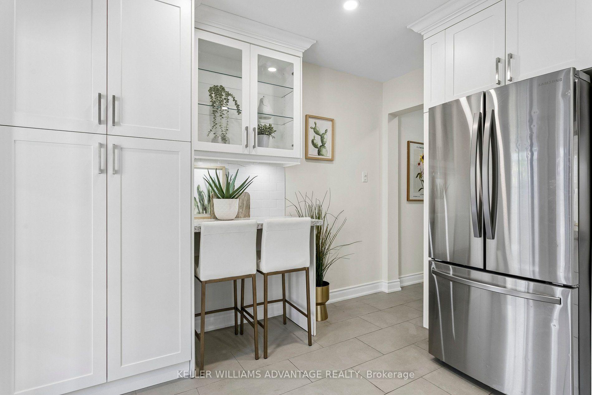 Photo 16 of 33 Sandstone Lane, Toronto, Greenwood-Coxwell — HOMEH