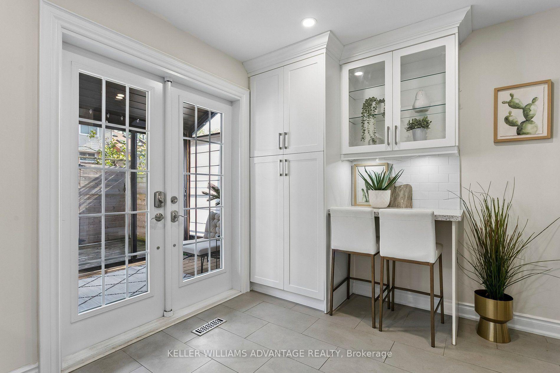Photo 18 of 33 Sandstone Lane, Toronto, Greenwood-Coxwell — HOMEH