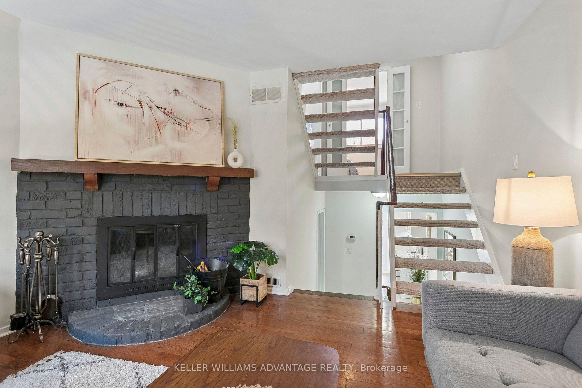 Photo 19 of 33 Sandstone Lane, Toronto, Greenwood-Coxwell — HOMEH
