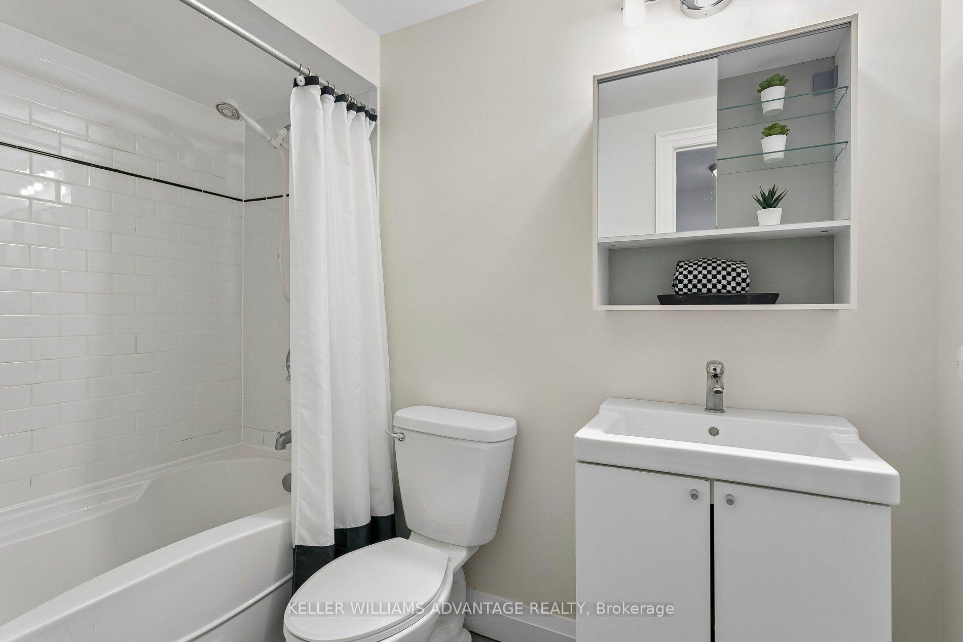Photo 22 of 33 Sandstone Lane, Toronto, Greenwood-Coxwell — HOMEH