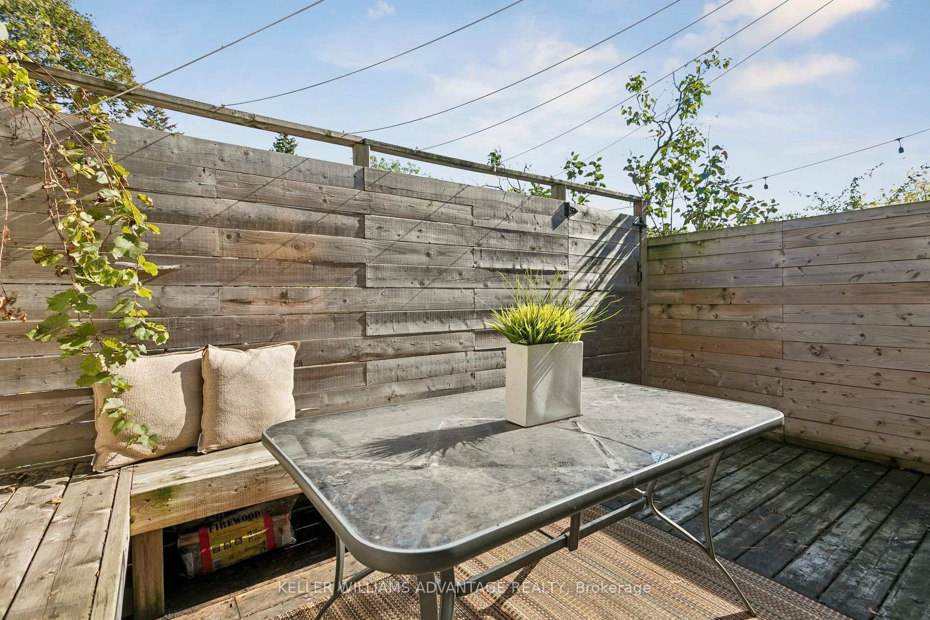 Photo 37 of 33 Sandstone Lane, Toronto, Greenwood-Coxwell — HOMEH