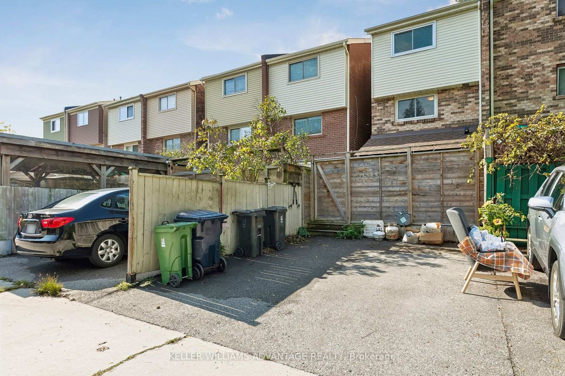 Photo 39 of 33 Sandstone Lane, Toronto, Greenwood-Coxwell — HOMEH