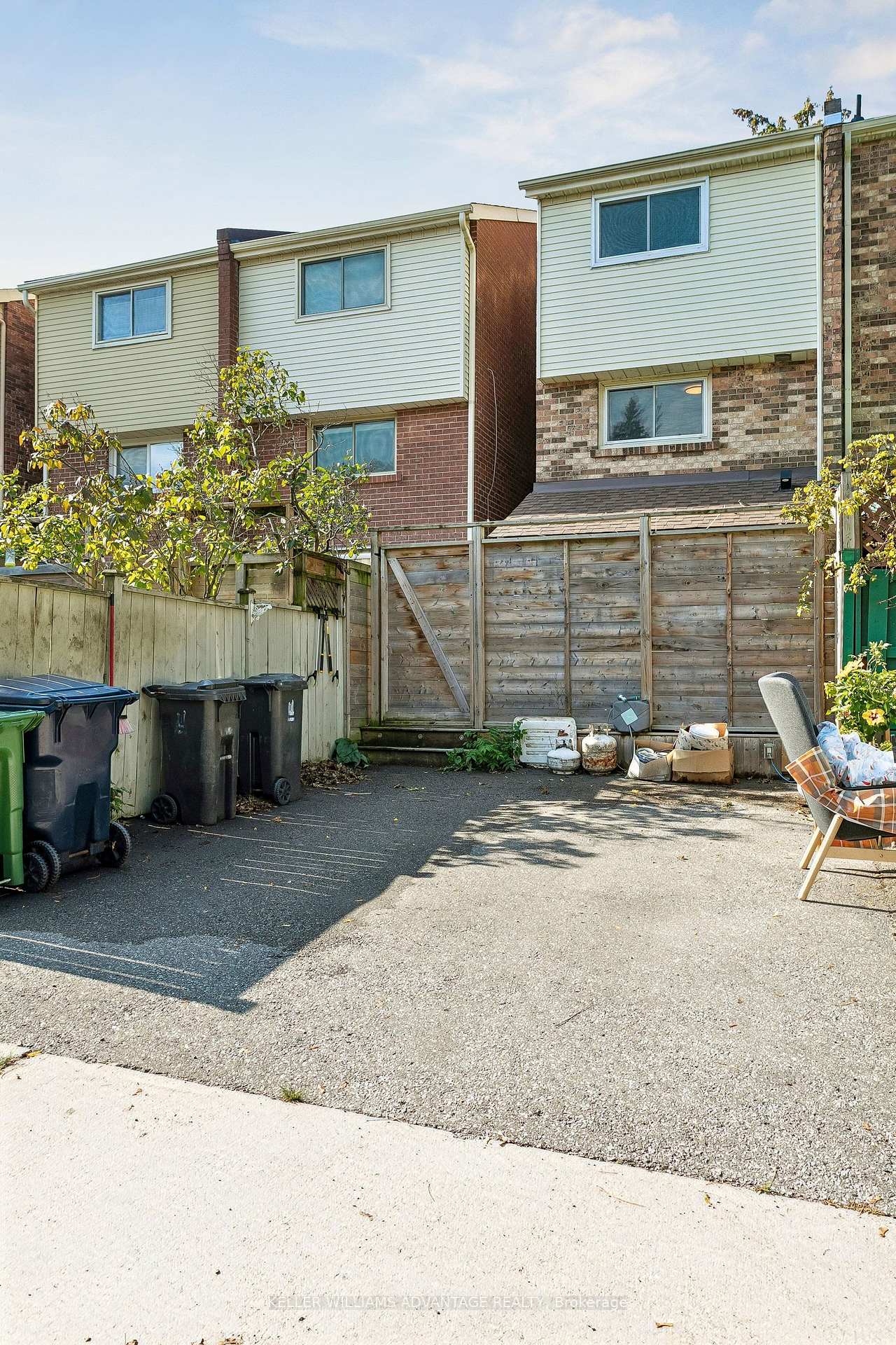Photo 40 of 33 Sandstone Lane, Toronto, Greenwood-Coxwell — HOMEH