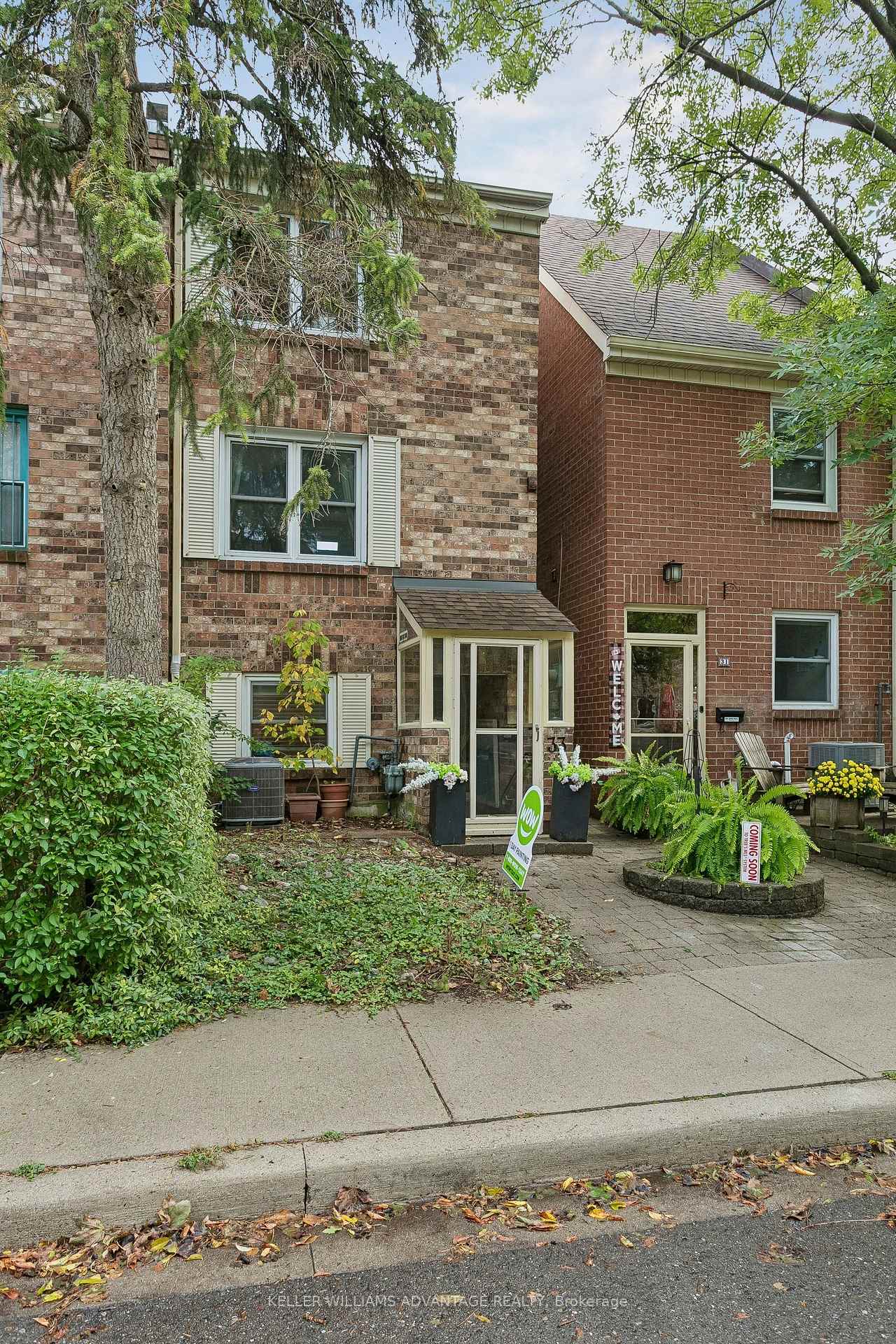 Photo 41 of 33 Sandstone Lane, Toronto, Greenwood-Coxwell — HOMEH
