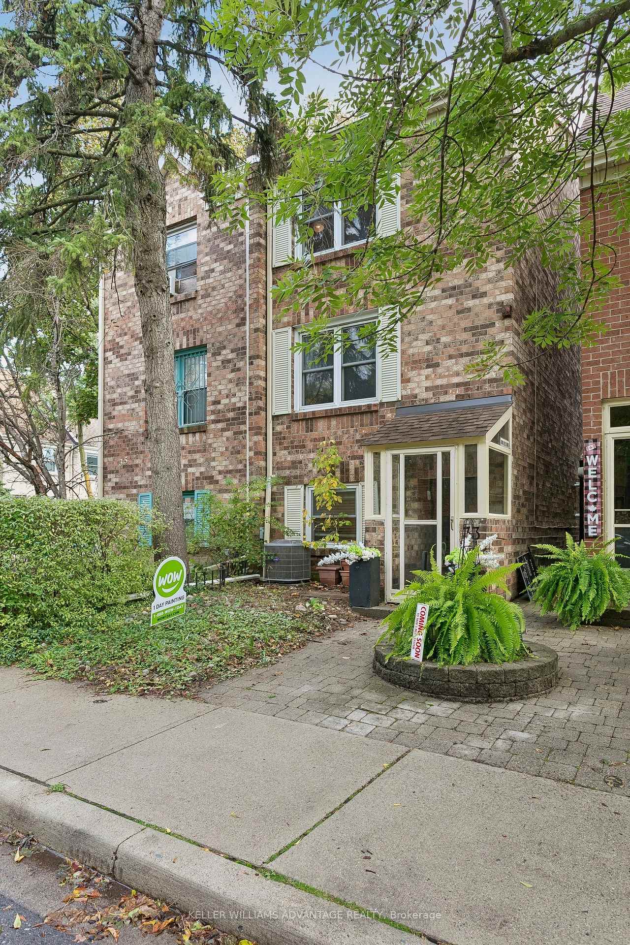 Photo 42 of 33 Sandstone Lane, Toronto, Greenwood-Coxwell — HOMEH