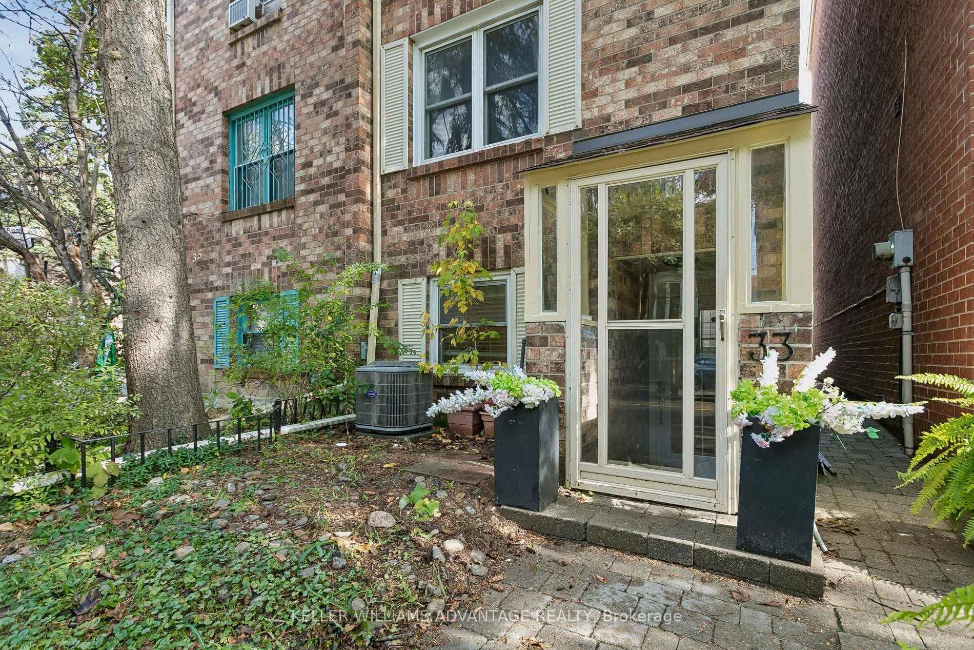 Photo 44 of 33 Sandstone Lane, Toronto, Greenwood-Coxwell — HOMEH