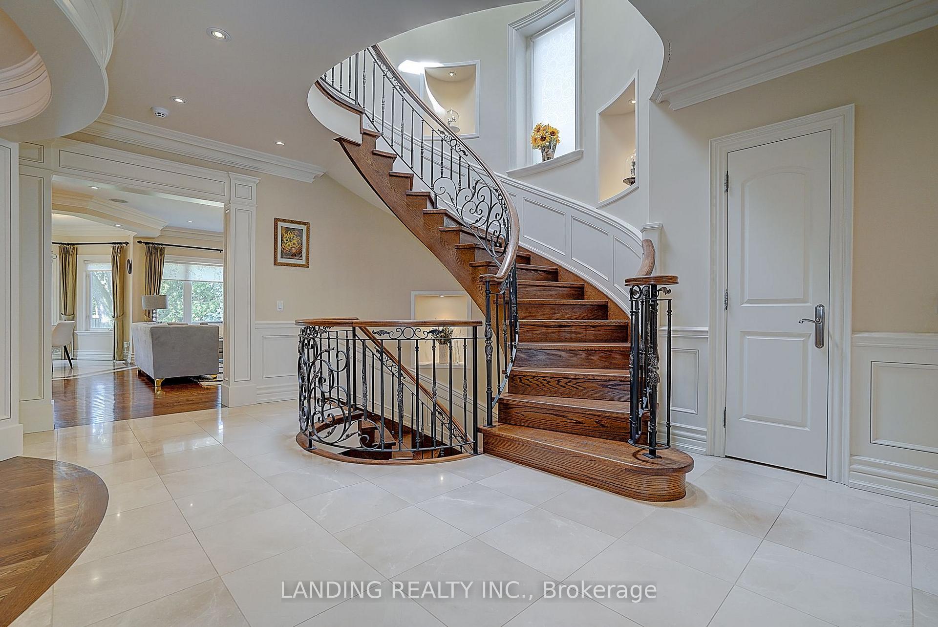 Photo 6 of 24 Abbotsford Road, North York, Willowdale West — HOMEH