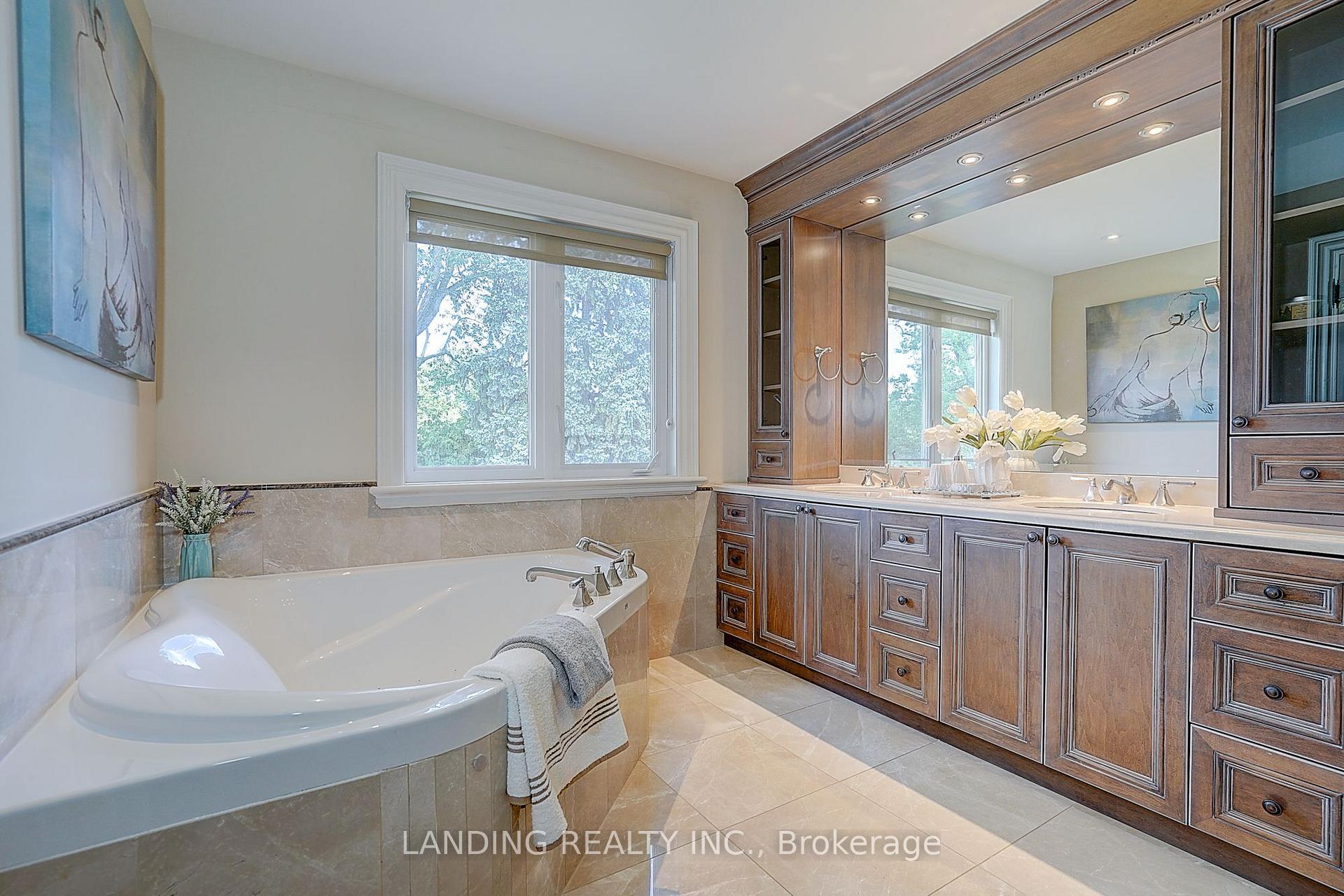 Photo 32 of 24 Abbotsford Road, North York, Willowdale West — HOMEH
