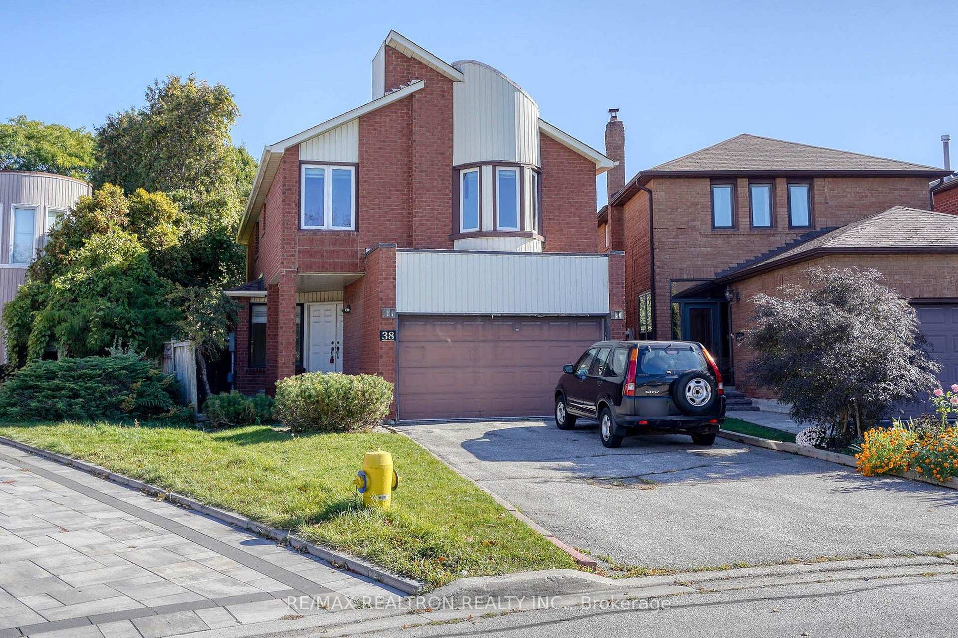 Photo 2 of 38 Kimbergate Way, Vaughan, Brownridge — HOMEH