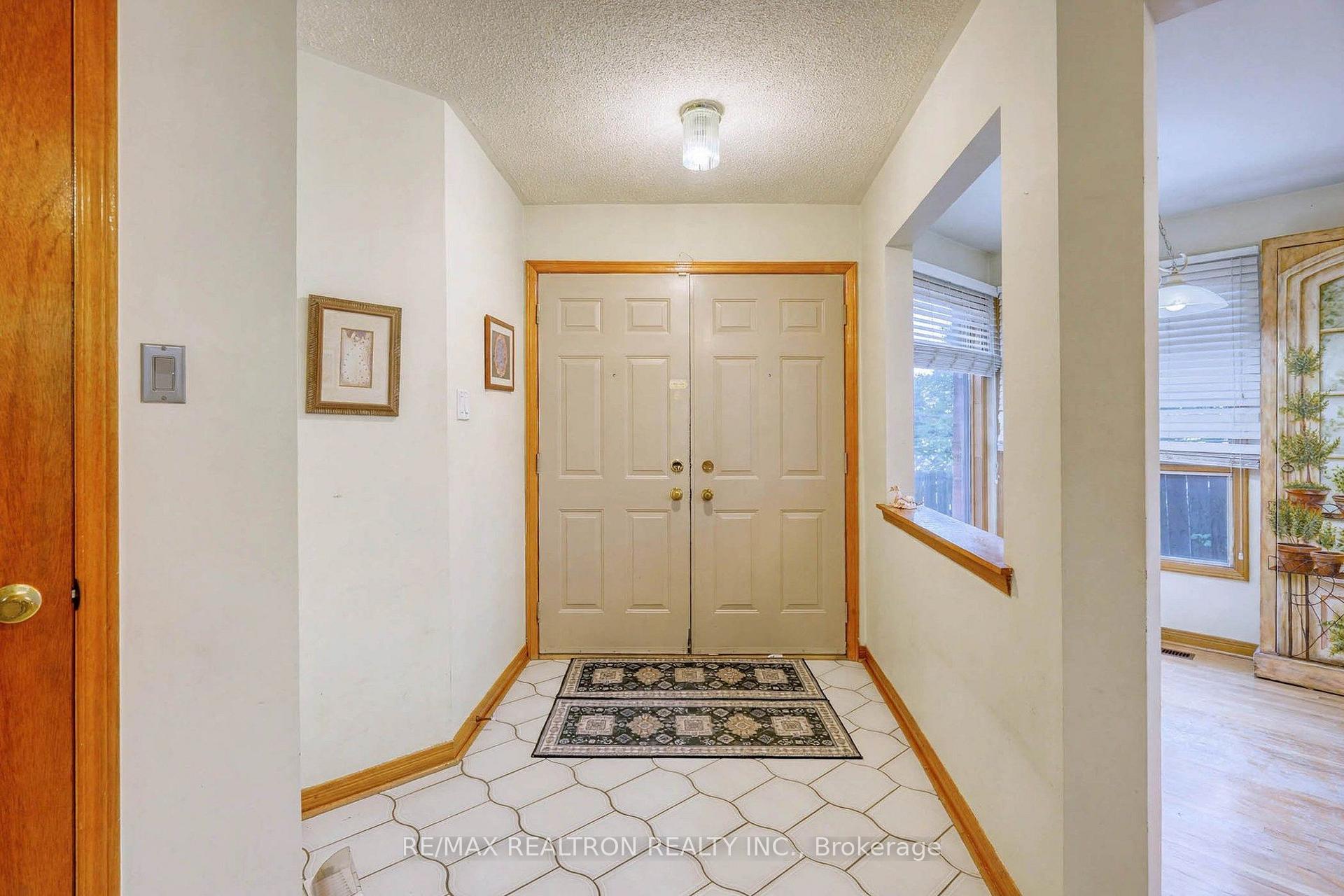 Photo 4 of 38 Kimbergate Way, Vaughan, Brownridge — HOMEH