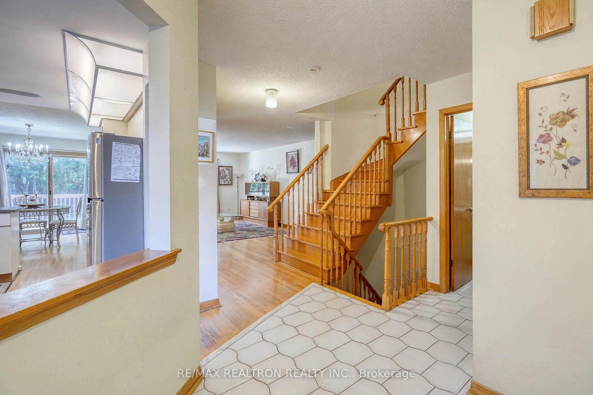 Photo 5 of 38 Kimbergate Way, Vaughan, Brownridge — HOMEH